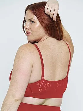 Wireless Hourglass Scoop Neck Bra