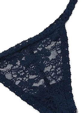 PINK Winkâ¢ V-String Panty