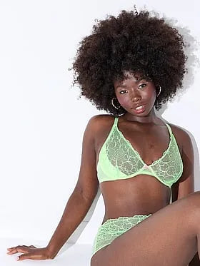 PINK Winkâ¢ Unlined Plunge Bra