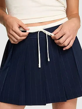 On-the-Go Low-Rise Pleated Skirt