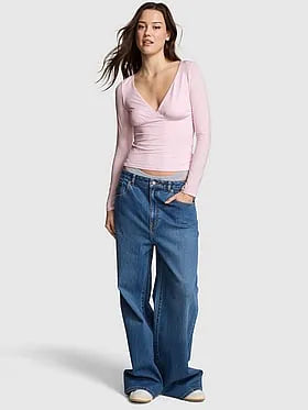 PINK Base Stretchâ¢ Ruched Long-Sleeve Tee